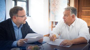 Orbán Viktor felkészül, az utolsó simításokat végzi