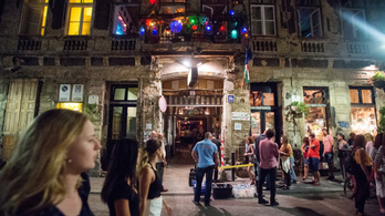 Októbertől jöhet az éjféli záróra Budapest belvárosában?