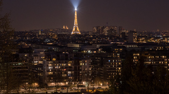 Már az Eiffel-tornyot is elérte az energiaválság, korábban sötétedhet Párizs szimbóluma