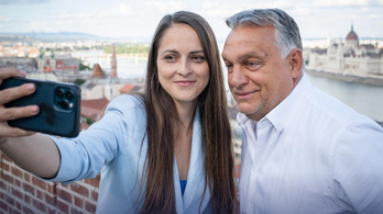 Orbán Viktor szelfivel gratulált a várfoglaláshoz
