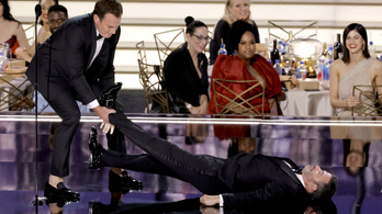 Jimmy Kimmelt a földön húzták fel az Emmy színpadára, annyit ivott
