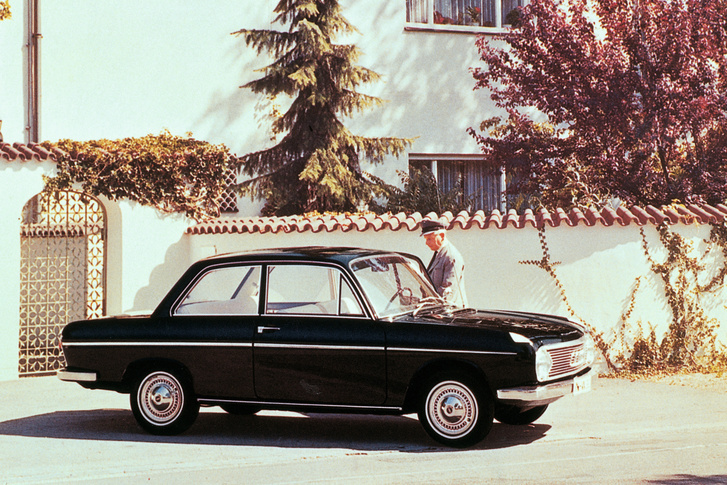 A balsorsú DKW F102, amiből kis átformálással és négyütemű motor beültetésével született meg az első háború utáni Audi, a 60-as