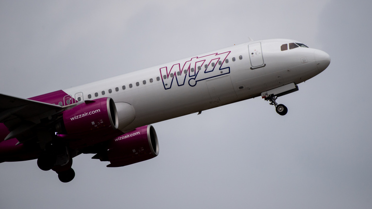 Papírfecnikre írt ülőhelyeket kaptak a Wizz Air utasai