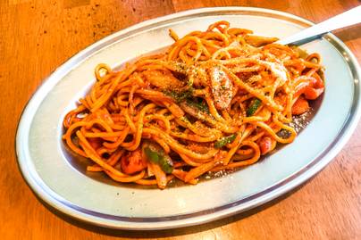 Félórás lecsós spagetti: többféle paprikából lesz különösen finom
