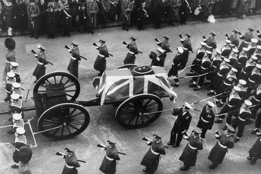 1965, Winston Churchill temetésén szolgálatban az ágyútalp