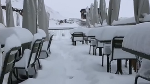 Romániában már kőkemény tél van, szakad a hó