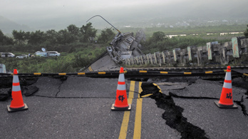 A Tajvant sújtó 6,9-es erősségű földrengésnek már halálos áldozata is van