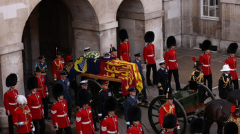 Véget ért II. Erzsébet gyászszertartása a windsori kastély kápolnájában