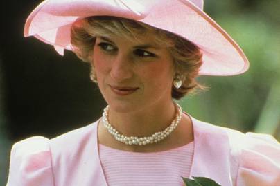Ők a királyi család dögös ikerpárja: Diana hercegnő unokahúgai merész ruhákban pózoltak