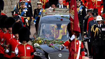 Rajongással figyelték a britek II. Erzsébet utolsó útját, kicsordultak a könnyek