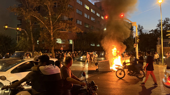 A rendőrök tüzet nyitottak az agyonvert nő miatt tüntetőkre Iránban