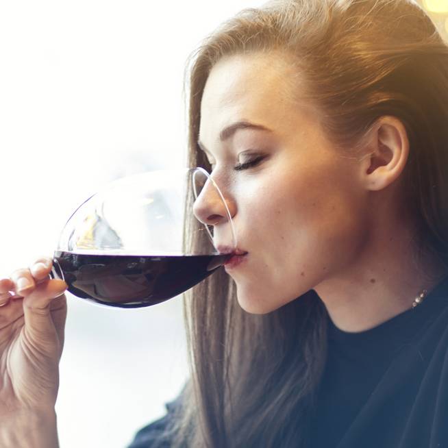 Tévhitek és tények az alkoholfogyasztásról - Valóban egészséges a napi 2 pohár vörösbor?