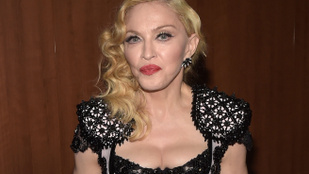 Madonna legújabb klipje olyan, mint egy pornófilm, például vadul csókolózik egy nővel