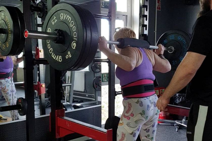 Több mint 110 kilót fogyott az 53 éves nő a paleo diétával: így néz ki most a 8 unokás nagymama