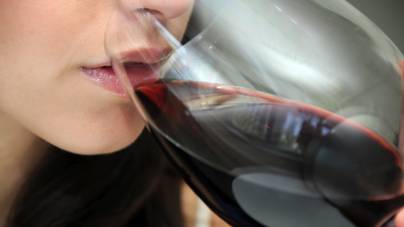Tényleg el lehet hülyülni az alkoholtól? Így befolyásolja az agyműködésed