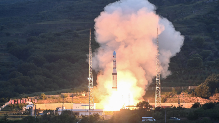 Kína két kísérleti műholdat lőtt ki az űrbe