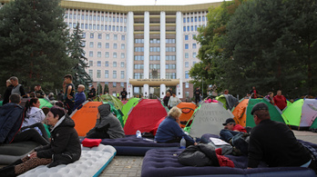 Tömegek tüntettek a Nyugat-barát moldovai kormány ellen