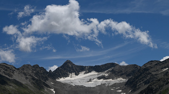 Több jeget veszítettek idén a svájci gleccserek, mint az elmúlt száz év bármelyikében