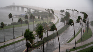 Csaknem 250 kilométer per órás széllel csapott le a hurrikán Floridára