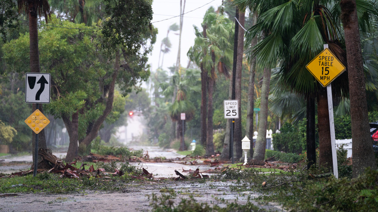 Majdnem elragadta a vihar a tévés meteorológust Floridában