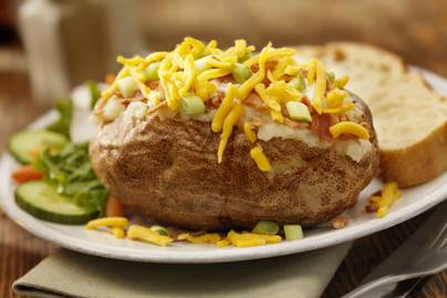 baconos-sajtos-egeszben-sult-krumpli