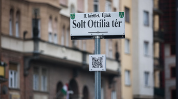 Utcatábláját felavatták, de mégsem neveztek el még Solt Ottiliáról közteret