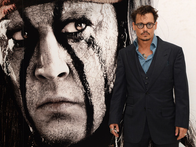 Johnny Depp egy festett arcú részeges félidióta