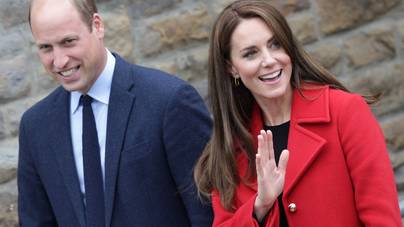 Pirosra cserélte a gyászruhát Kate Middleton