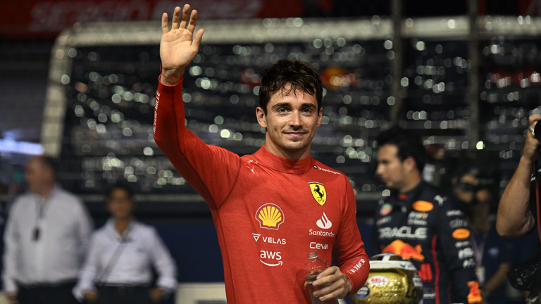 Leclerc taktikázott a legjobban, övé a pole Szingapúrban
