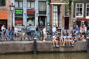 Amszterdam kitiltaná a kannabiszturistákat: ennyi volt, itt a vége?