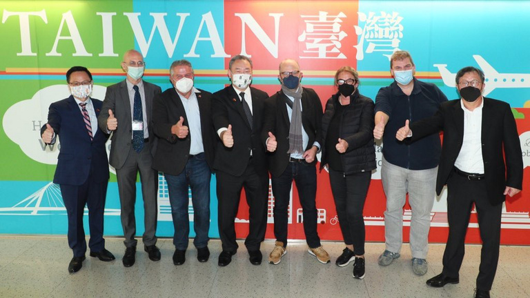 Német parlamenti képviselők landoltak Tajvanon