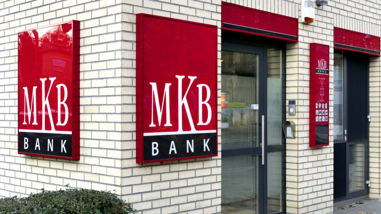 Bajban vannak az MKB Bank ügyfelei, adathalászok fenyegetik őket