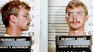 Csaknem 65 millióért árulják Jeffrey Dahmer börtönszemüvegét