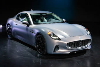 Az új Maserati GranTurismo benzinnel és árammal is nagyot üt