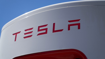 Új kiszállítási csúcsot döntött, mégis bajban a Tesla