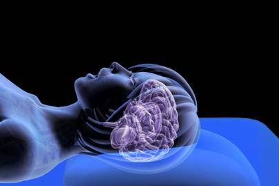 Meglepő, mi történik az agyban, amikor egy jó nagyot alszol: nem csak szellemileg pihen