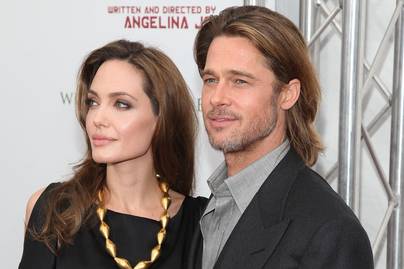 Brad Pitt káromkodva kelt ki magából: az egyik gyerekét is fojtogatta Angelina Jolie szerint