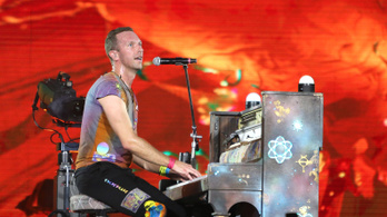 Komoly fertőzést kapott a Coldplay énekese, leálltak a koncertezéssel