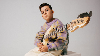 Világsztárok figyeltek fel rá, most Budapesten koncertezik a 11 éves magyar fiú