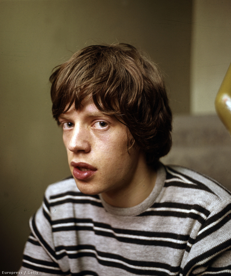 A tinédzser Mick Jagger még arról álmodozott, hogy tanár vagy politikus lesz. Előbbiről végleg letett, mikor rocksztárrá vált, utóbbi viszont, ha nem is hagyományos értelemben, de sikerült neki. Legalábbis Keith Richards Rolling Stones-gitáros szerint, aki úgy véli, Jaggert sokszor jobban érdekelte a hírességekkel, politikusokkal való parádézás, mint a zenekar.