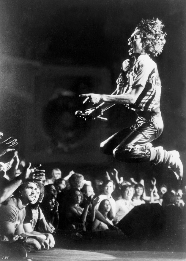 1978, Atlanta. Keith Richards (és több millió ember) szerint Mick Jagger a világ legjobb frontembere. Bármilyen méretű színpadon képes eladni a zenekart mind a mai napig. A friss koncertkritikák is mind kiemelik, hogy még ha a többiek kicsit papisak is, de színpadi teljesítménye alapján Jagger mintha a közelébe sem lenne a valódi korának.