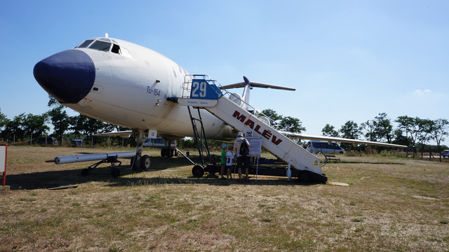 Tu–154B-2 (HA-LCG), becenevei:  LCGéza, Nagyvas, Nagytuskó. 1975. november 24-én érkezett Magyarországra, Tu–154B alapváltozatként. 1980 decemberében nagyjavításra repülték, ahol többek között ICAO CAT–II korlátozott látási viszonyok közötti leszállásra is alkalmassá tették, típusjele ekkor Tu–154B2-re változott. 1983-ban a „Comfort” osztály kialakításával a szállítható személyek száma 143-ra csökkent. Utolsó útját a Budapest–Heraklion–Budapest járaton repülte, majd kivonták a forgalomból. Összes repült ideje 21554 óra, 13803 ciklussal. A Repülőgép Emlékparkba 1994. szeptember 24-én vontatták át. (forrás: Wikipédia)