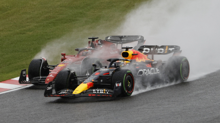 Káosz az eredményhirdetésen, az FIA-nál se tudták, bajnok-e Verstappen