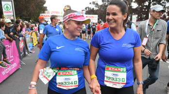 Fogyatékossággal élő sportolókkal futott maratont Novák Katalin