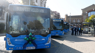 Száznál több új alacsonypadlós busz érkezik Budapestre