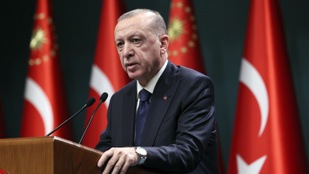 A török parlament börtönnel fenyegeti a „dezinformációt” terjesztőket