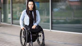 Illés Fanni: Mindenkitől azt kaptam, ne vállaljak gyereket, mert úgyis fogyatékos lesz
