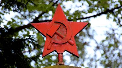 Mi köze a világhírű sörnek a kommunista vörös csillaghoz?
