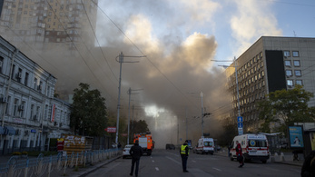Újabb támadások érték Kijevet, döntöttek a magyar nagykövetségről