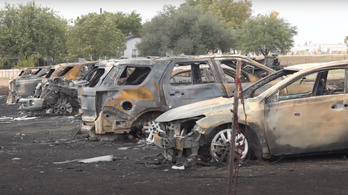 73 autó égett porrá egy tökfarmon Texas-ban